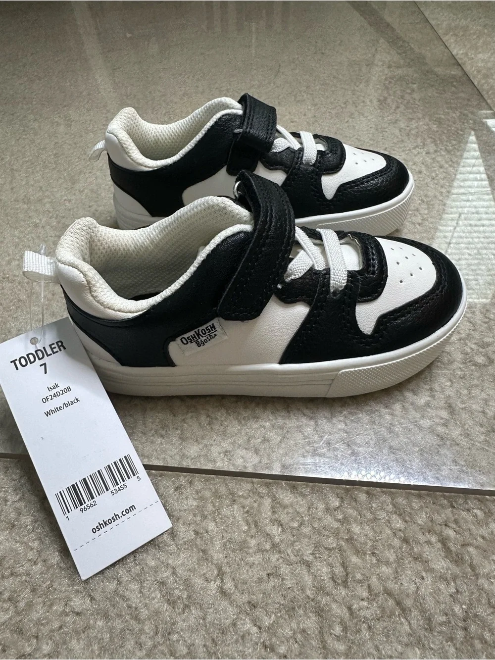 OSH KOSH B’GOSH BLACK WHITE TODDLER SNEAKERS SZ 7 NWT